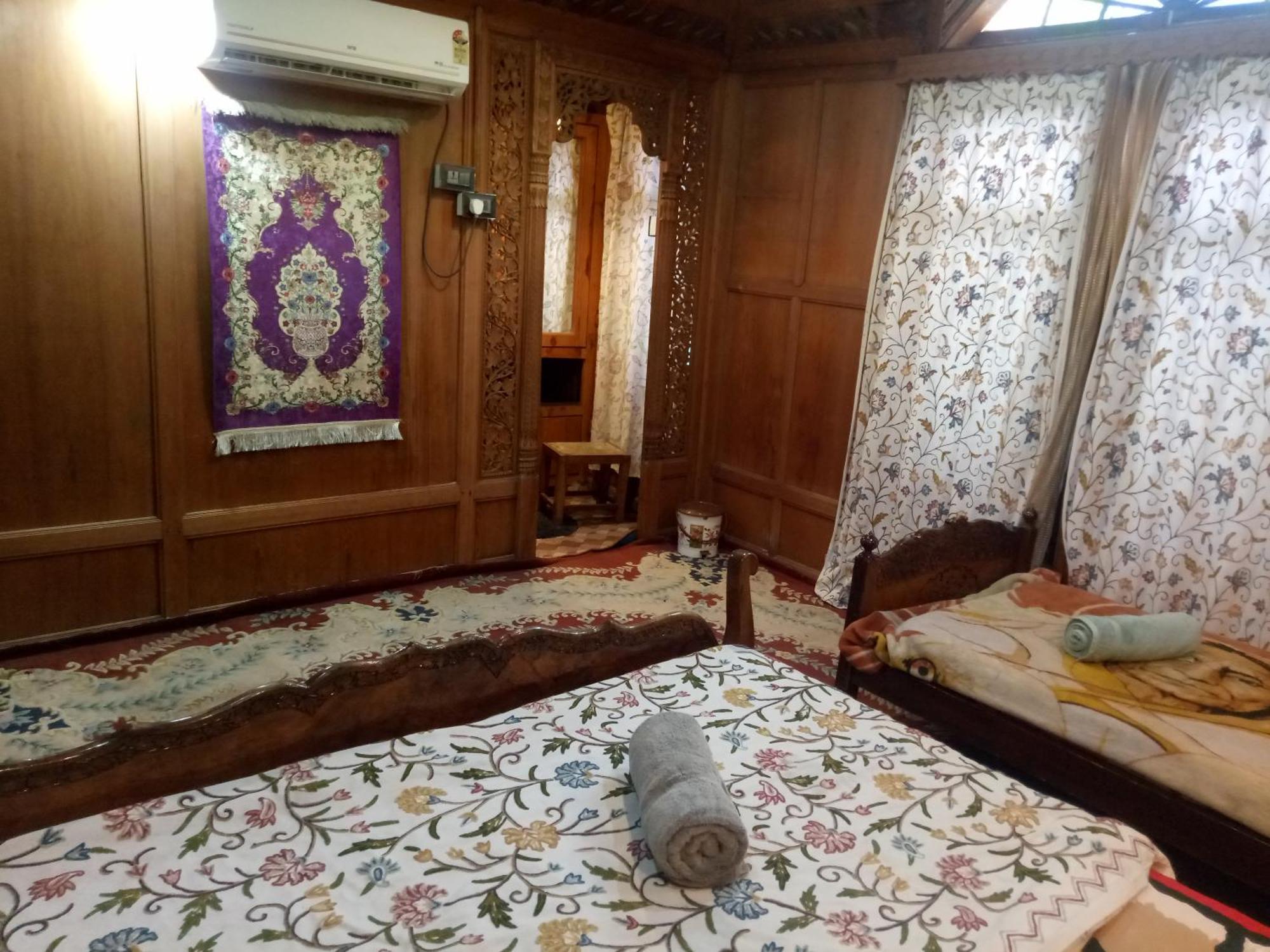 SrīnagarHouse Boat New Manora住宿加早餐旅馆 外观 照片