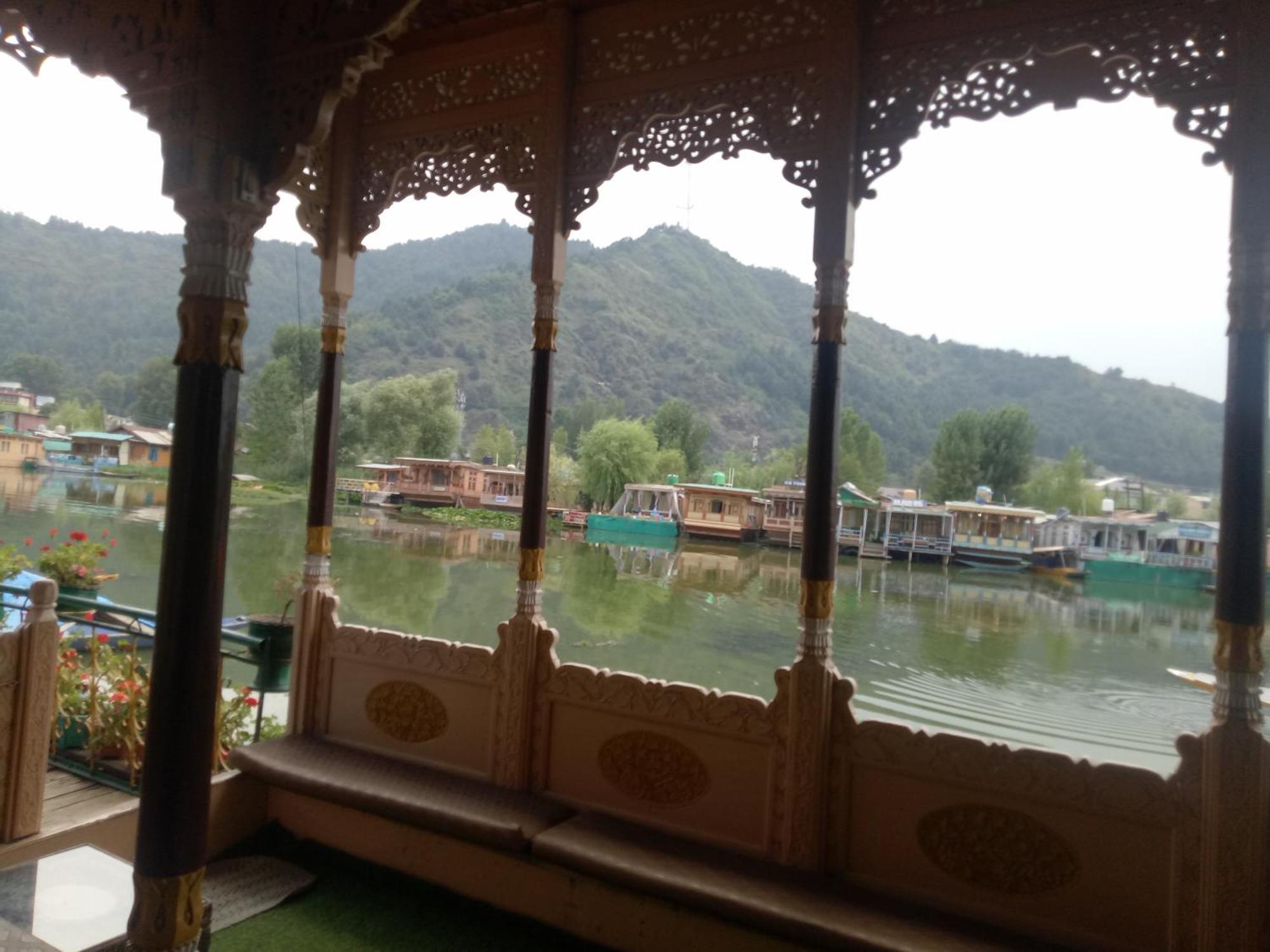 SrīnagarHouse Boat New Manora住宿加早餐旅馆 外观 照片