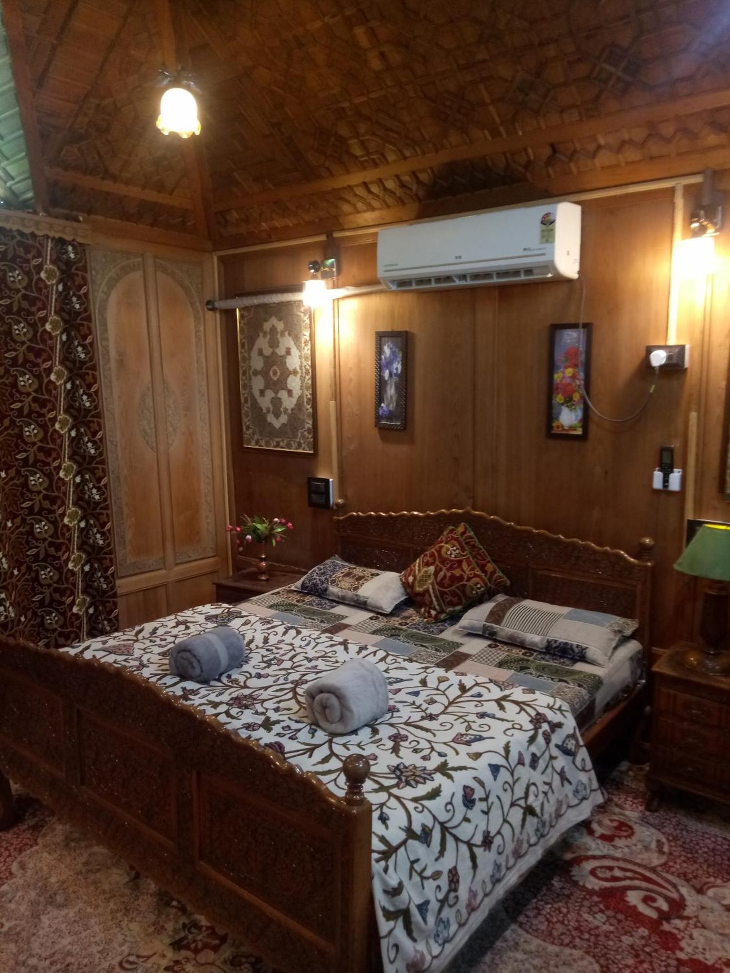 SrīnagarHouse Boat New Manora住宿加早餐旅馆 外观 照片