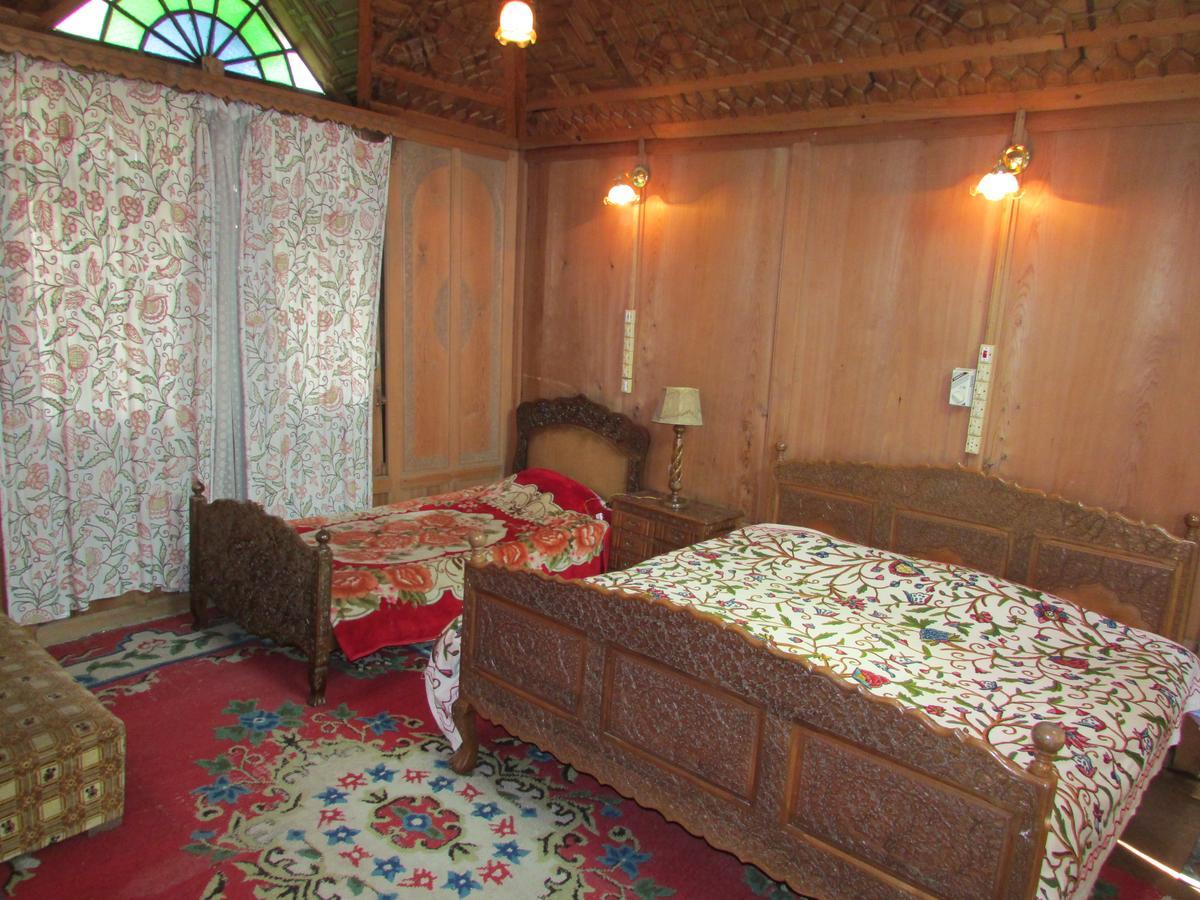 SrīnagarHouse Boat New Manora住宿加早餐旅馆 外观 照片